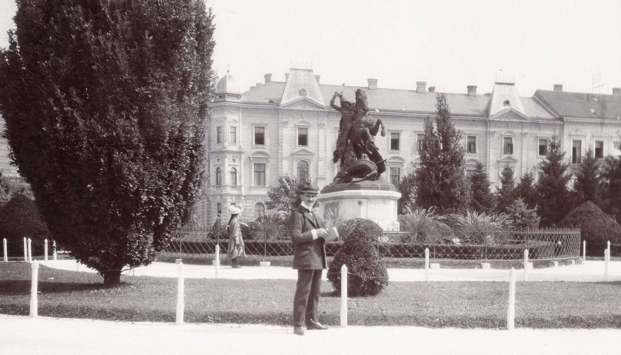 Akademički trg (današnji Trg Josipa Juraja Strossmayera) 1903. godine